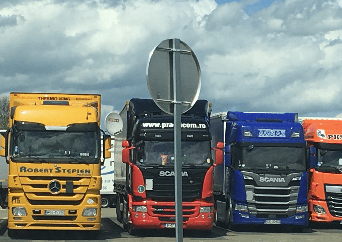 Camions au parking