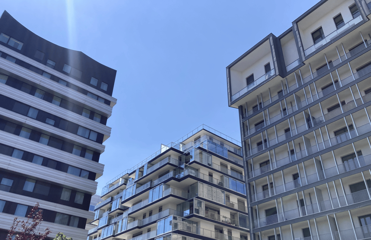 Bâtiments modernes, immeubles RE2020