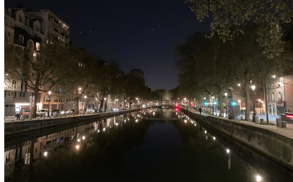 Le Canal Saint-Martin, la nuit.