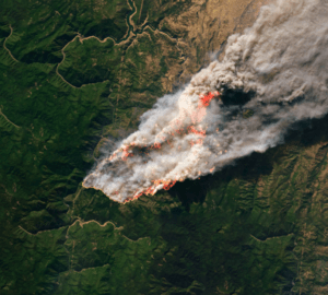 Incendie dans les massifs de la Sierra Nevada (Californie)